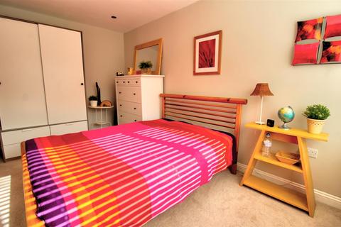 16 Bellevue Close, Bristol, BS15 9UY