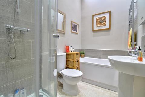 16 Bellevue Close, Bristol, BS15 9UY