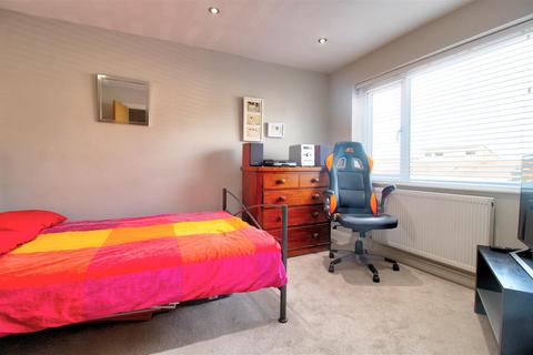 16 Bellevue Close, Bristol, BS15 9UY