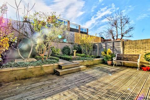 16 Bellevue Close, Bristol, BS15 9UY