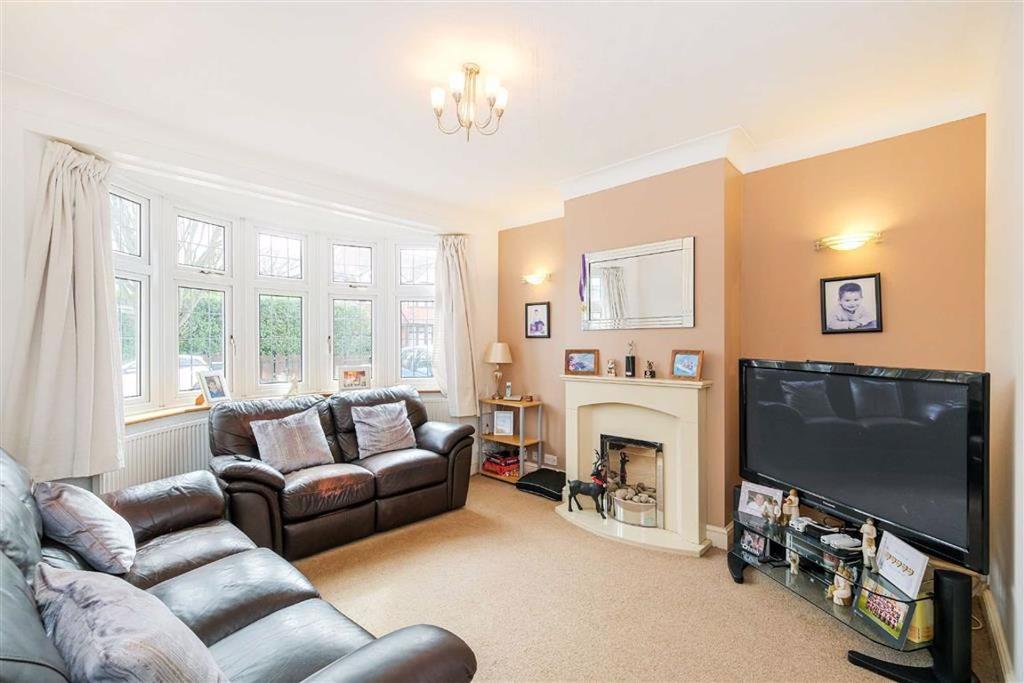 Waverley Avenue, Chingford 3 bed terraced house £550,000