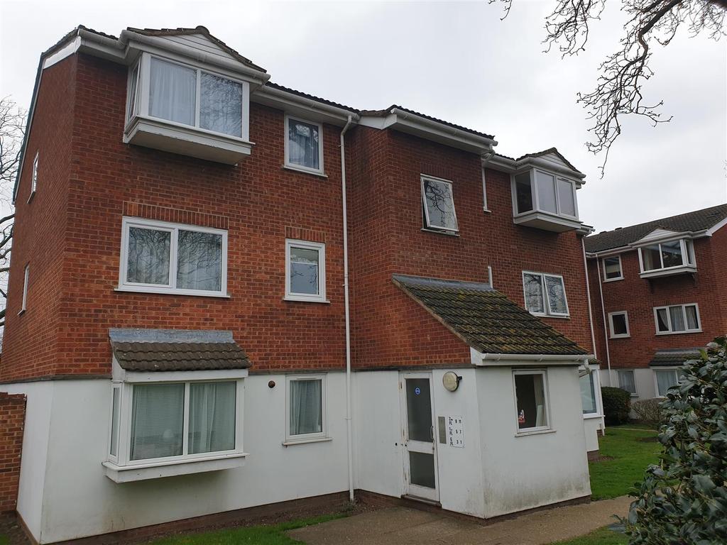 Heathdene Drive, Belvedere 2 bed flat £1,100 pcm (£254 pw)