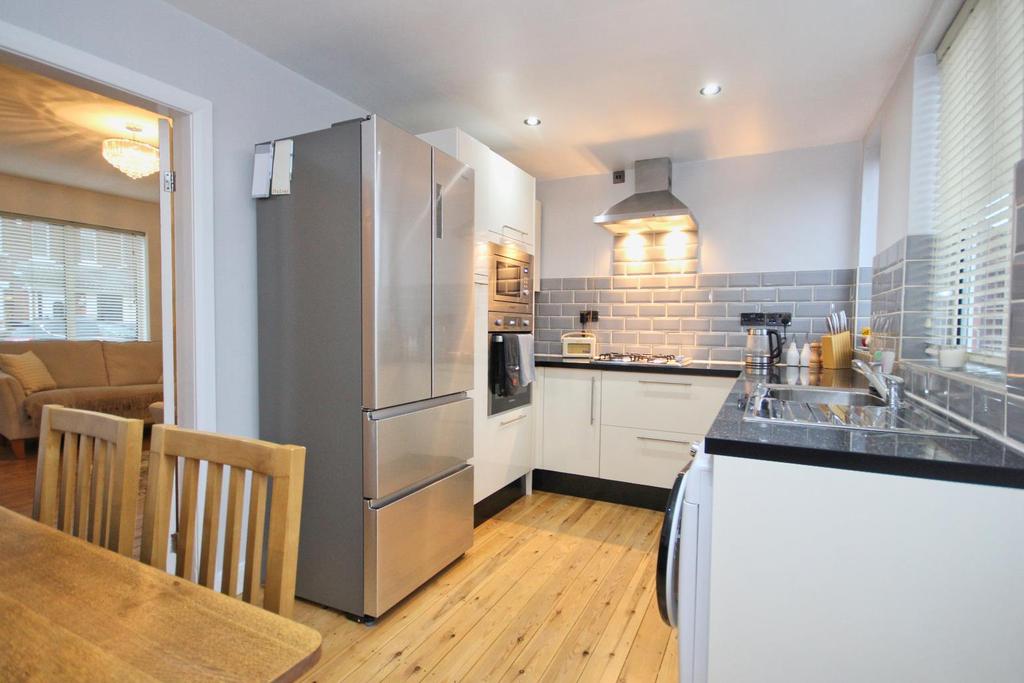 Linthorpe Grove, Willerby, Hull 2 bed terraced house £130,000