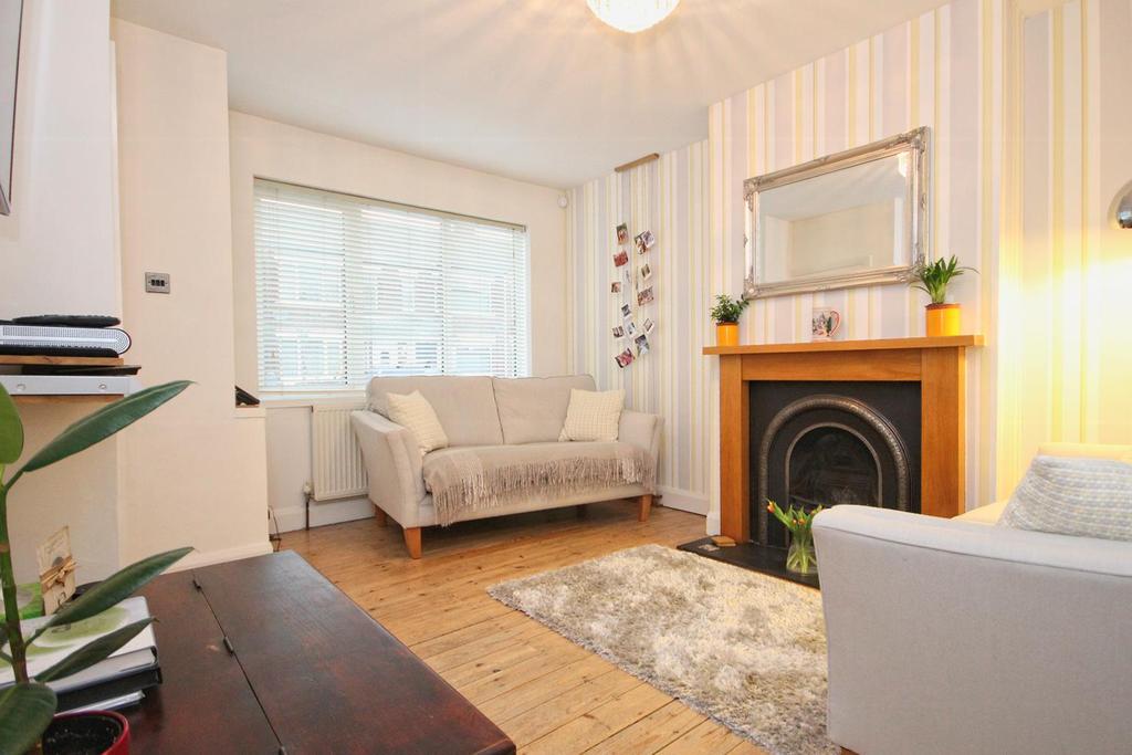 Linthorpe Grove, Willerby, Hull 2 bed terraced house £130,000