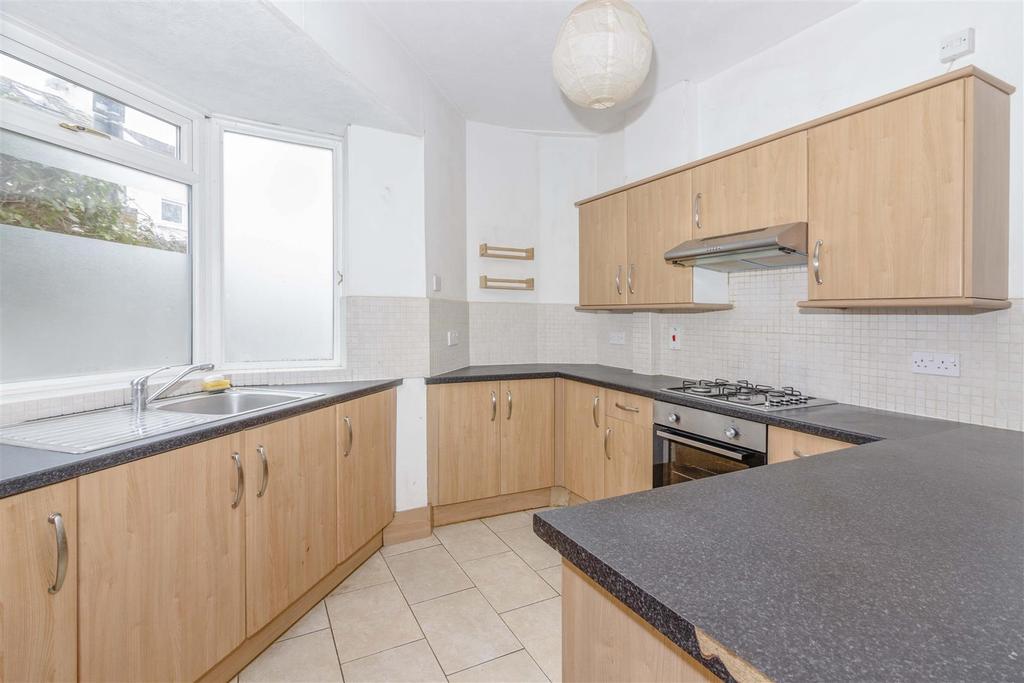 Robertson Road, Brighton 3 bed house £1,600 pcm (£369 pw)