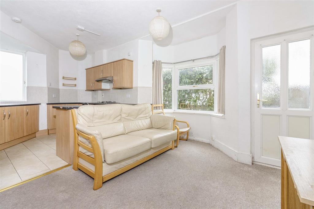 Robertson Road, Brighton 3 bed house £1,600 pcm (£369 pw)