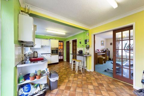 63b Sandyleaze, Gloucester, GL2 0PX