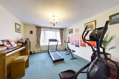 63b Sandyleaze, Gloucester, GL2 0PX