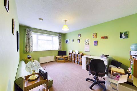 63b Sandyleaze, Gloucester, GL2 0PX