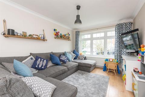 6 Brockenhurst, West Molesey, KT8 2HJ