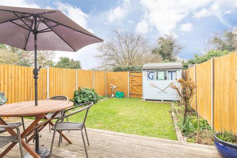 6 Brockenhurst, West Molesey, KT8 2HJ