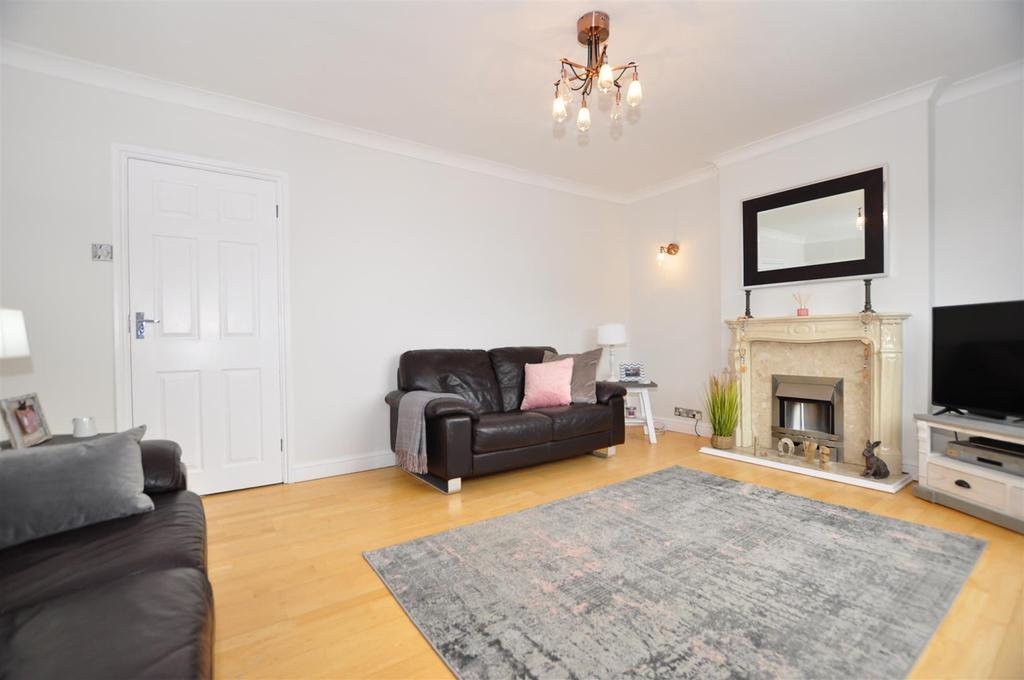 Huntlands Road, Halesowen 3 bed townhouse £260,000