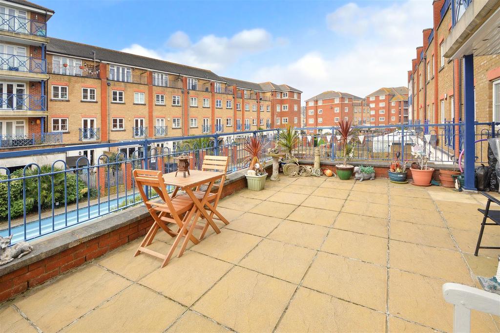 Dominica Court, Eastbourne 2 bed flat £265,000