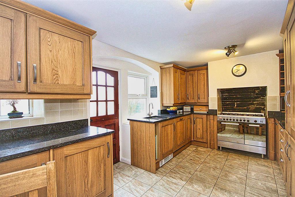 26 Thornhill Street - Kitchen Dine pt2 2.jpg