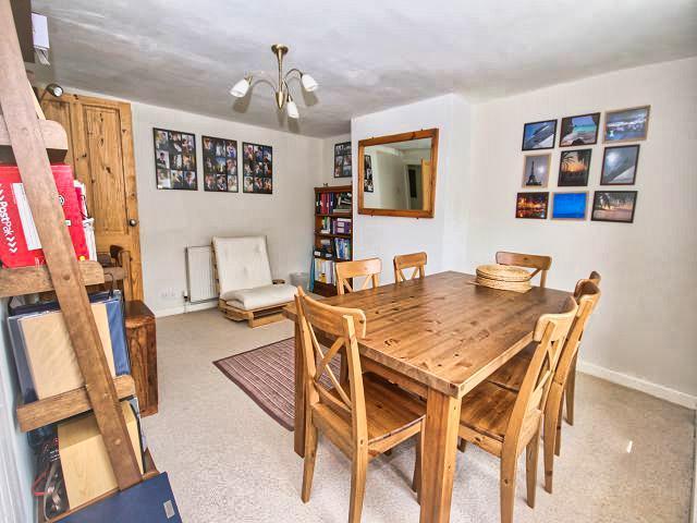Dining room/bedroom