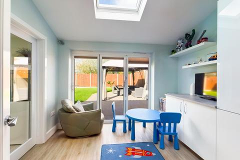 6 Hardy Drive, Hardingstone, Northampton, NN4 6UX