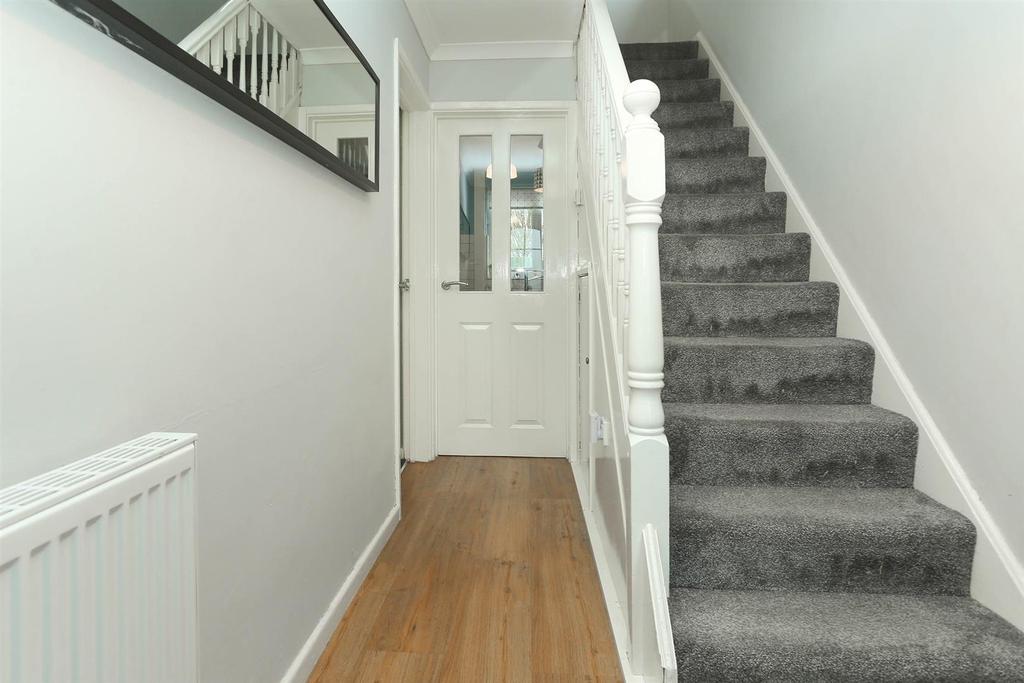 Ashby Rise, Great Glen, Leicester 3 bed semidetached house £310,000