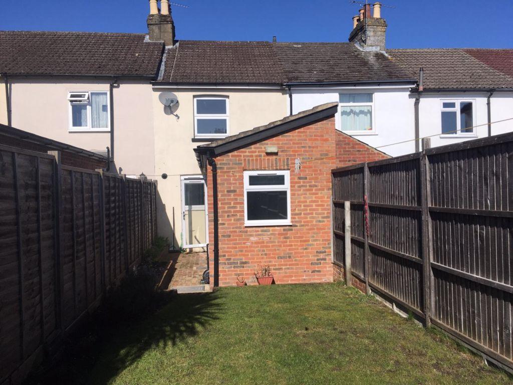 LYSONS ROAD, ALDERSHOT 2 bed house £1,195 pcm (£276 pw)