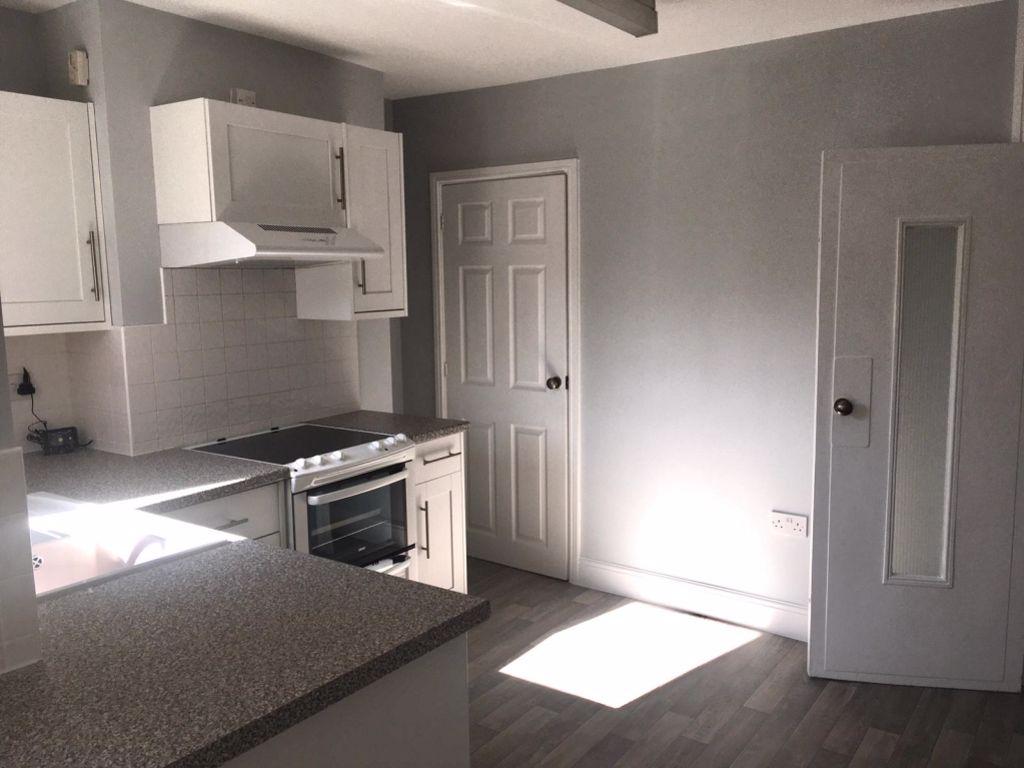 LYSONS ROAD, ALDERSHOT 2 bed house £1,195 pcm (£276 pw)