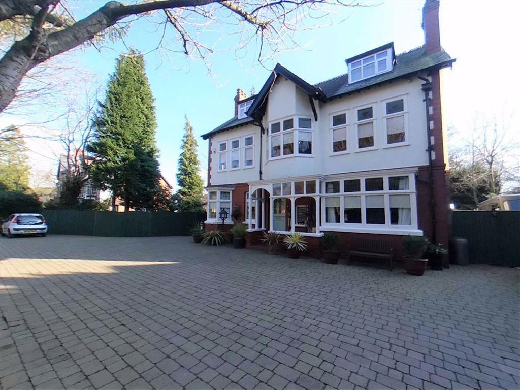 Dunham Road, Altrincham 5 bed detached house for sale £1,200,000