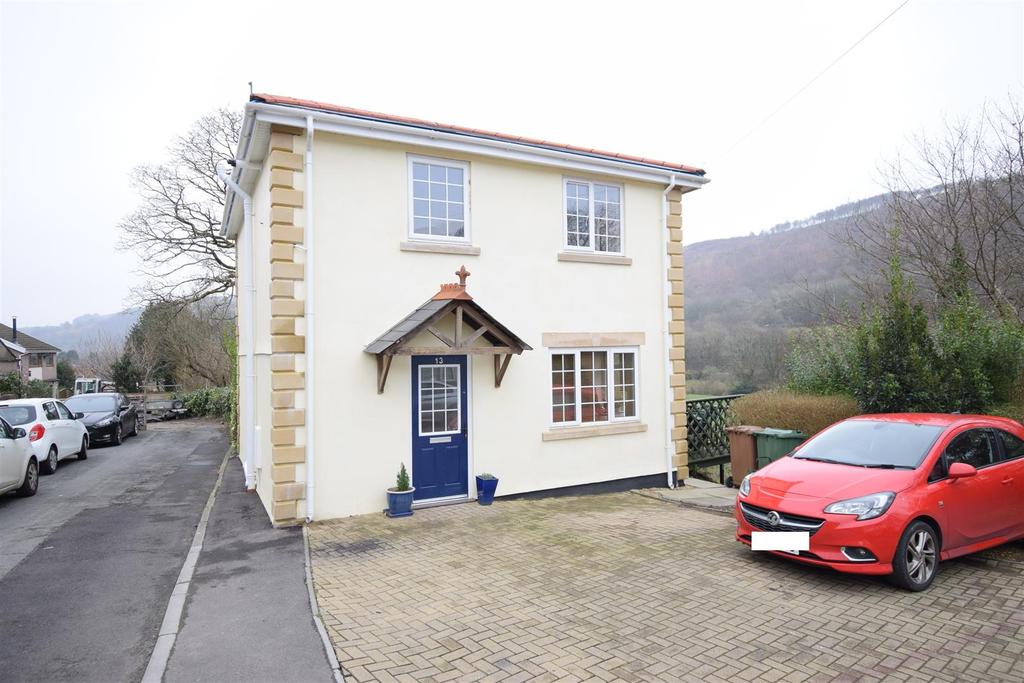 Monmouth View, Llanbradach, Caerphilly 3 bed detached house £238,000
