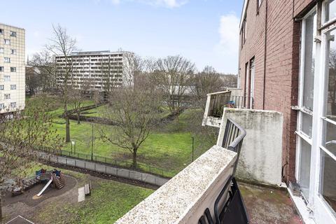 Flat 17, Lynton House Hallfield Estate, London, W2 6EW