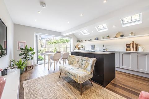 19 Ventnor Road, London, SE14 5QU