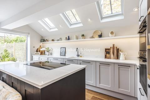 19 Ventnor Road, London, SE14 5QU
