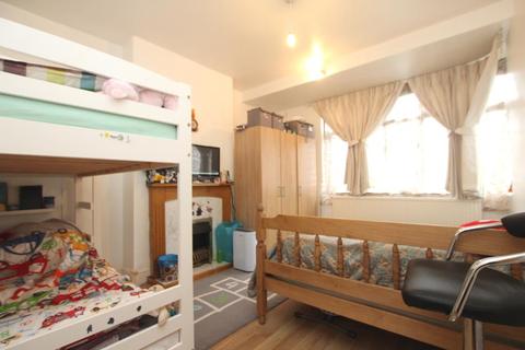 7 Manor Close, London, NW9 9HD