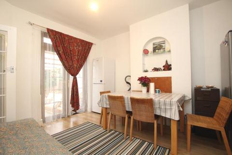 7 Manor Close, London, NW9 9HD