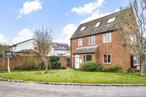 3 Alderley Close, Carterton, OX18 3QP
