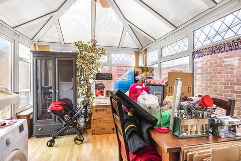 3 Alderley Close, Carterton, OX18 3QP