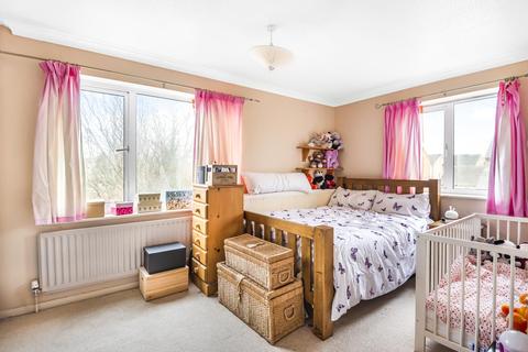 3 Alderley Close, Carterton, OX18 3QP