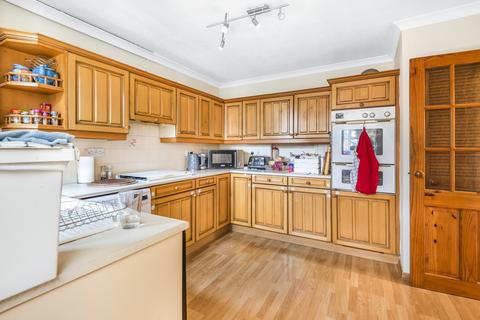 3 Alderley Close, Carterton, OX18 3QP