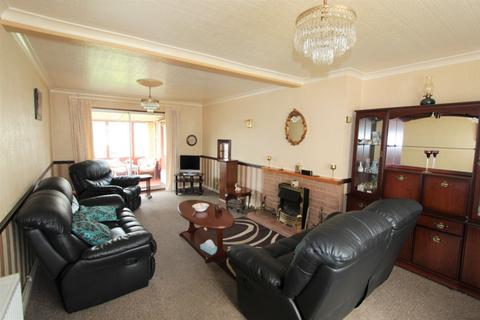111 Arnhem Drive, New Addington, Croydon, CR0 0EF