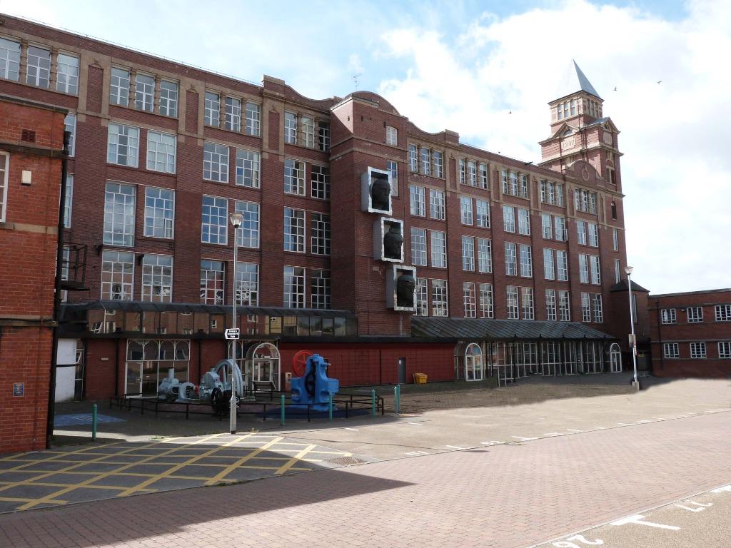 Trencherfield Mill, Heritage Way, Wigan, WN3 2 bed flat £695 pcm (£
