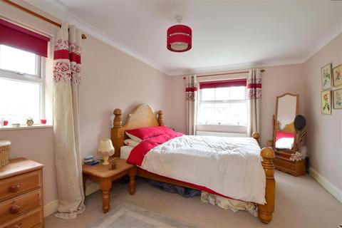 15 Colonel Stephens Way, Tenterden, TN30 6EW