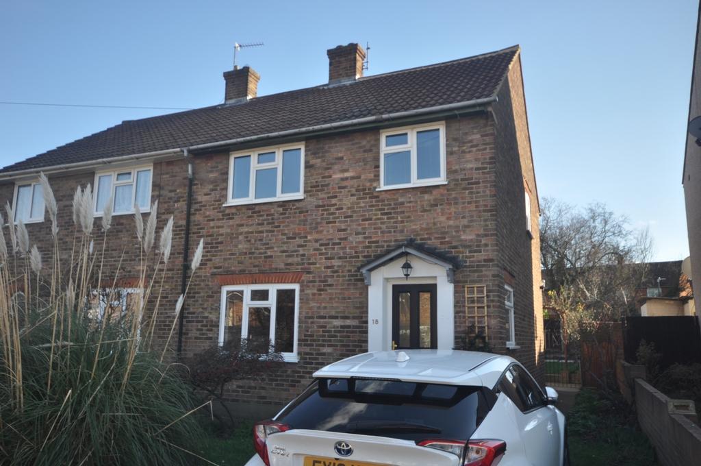 Kirby Road Dartford DA2 3 bed semidetached house £1,300 pcm (£300 pw)