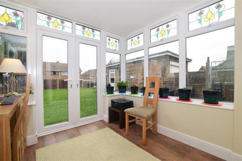 25 Denesway, Meopham, Gravesend, DA13 0EA