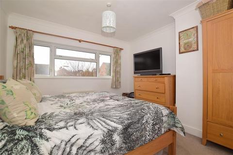 25 Denesway, Meopham, Gravesend, DA13 0EA