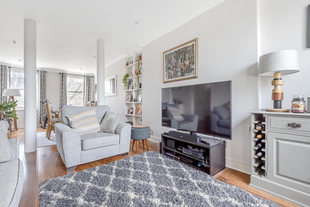Agate Road, Hammersmith 3 bed flat £860,000