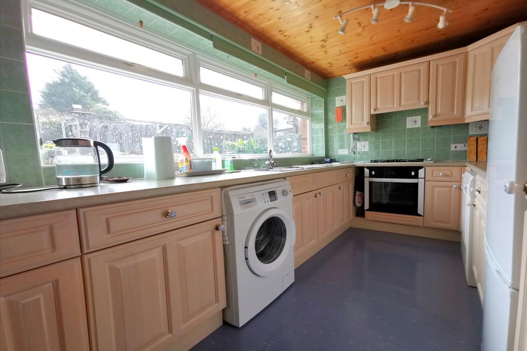 Winchester Way, Willingdon, East Sussex, BN22 2 bed bungalow £340,000