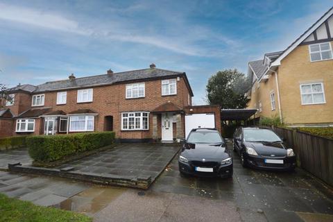3 bedroom end of terrace house to rent - Carlton Road, Romford RM2
