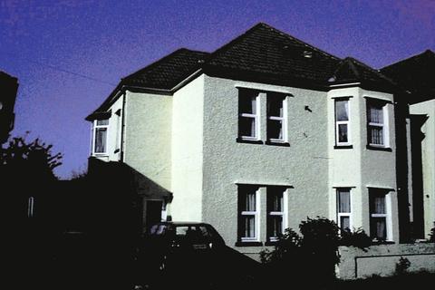 Flat 2, 6 Harvey Road, Bournemouth, BH5 2AE