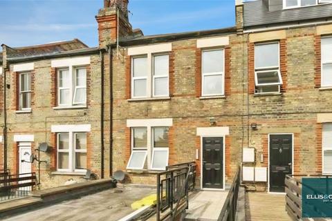 Studio to rent, Ballards Lane, Finchley, N3