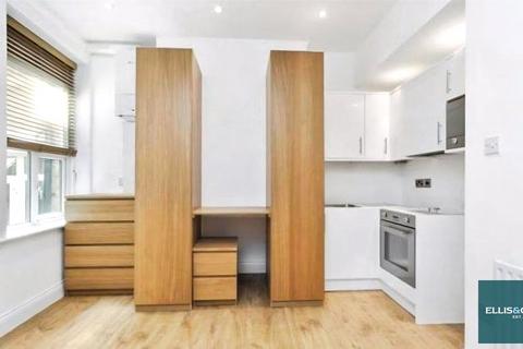 Studio to rent, Ballards Lane, Finchley, N3