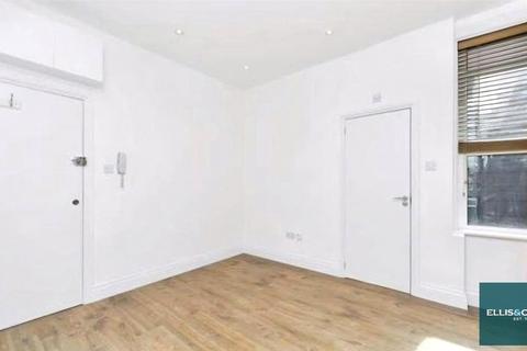 Studio to rent, Ballards Lane, Finchley, N3