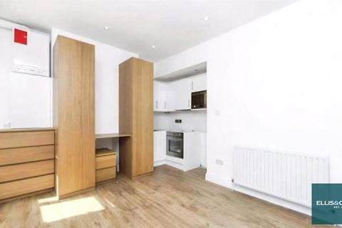 Studio to rent, Ballards Lane, Finchley, N3