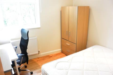 3 bedroom flat to rent, Garrick Avenue, Golders Green, NW11