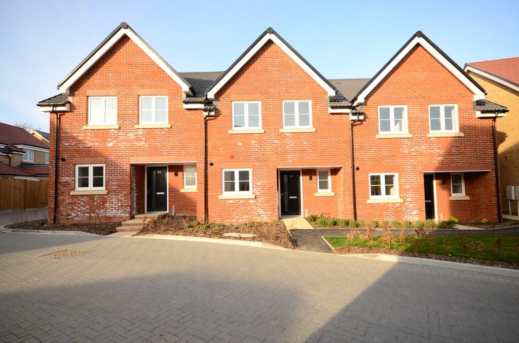 Corden Place Pulborough RH20 4 bed terraced house £1,885 pcm (£435 pw)